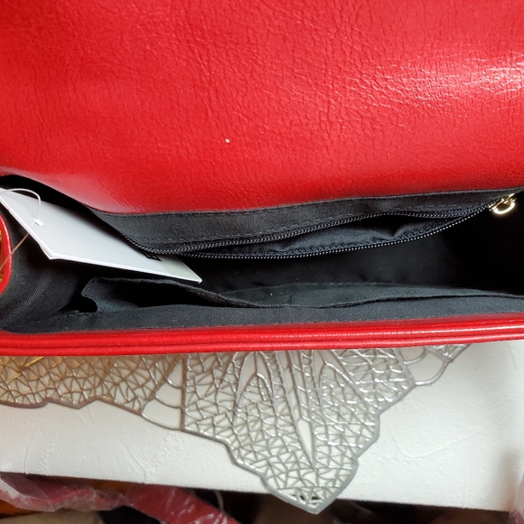 BP Red Fold Over Flap w/ Snap Closure Bag *NwT* - Picture 4 of 9